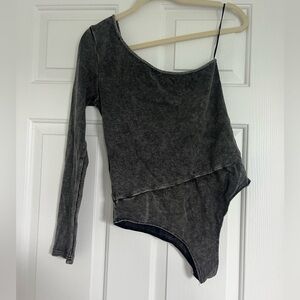 Ash/ acid wash black one sleeve top size large